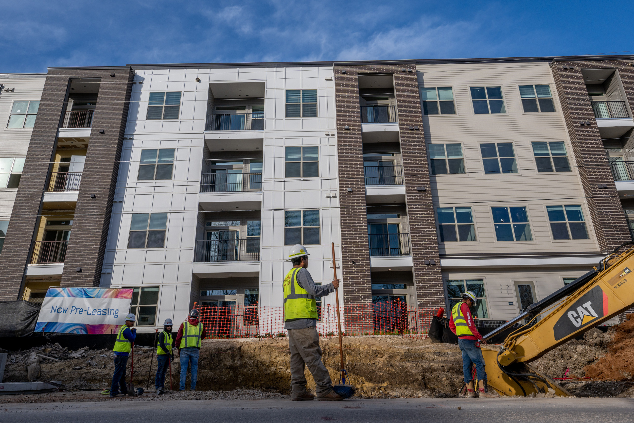 Apartments are seen undergoing construction on in Austin, Texas. (Getty)