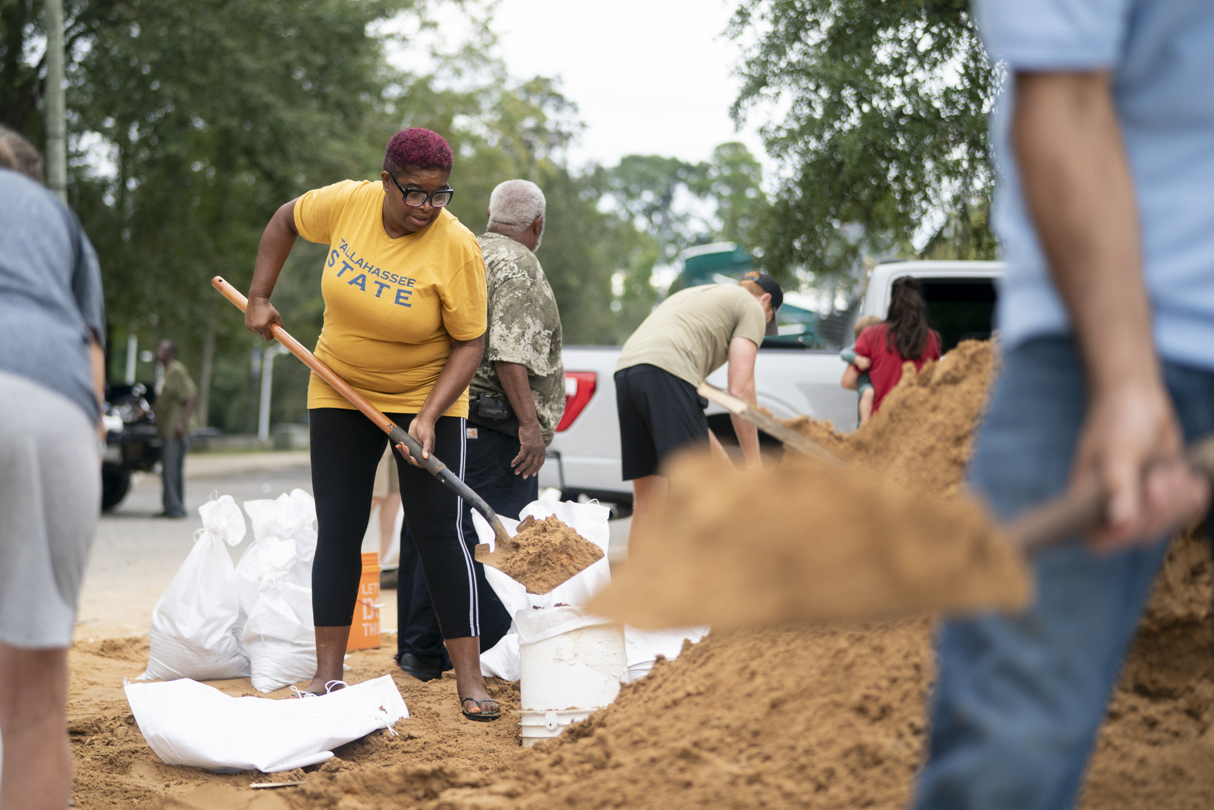 Photo: A professor bags sand in preparation for possible flooding in Tallahassee. (Sean Rayford/Getty Images) 